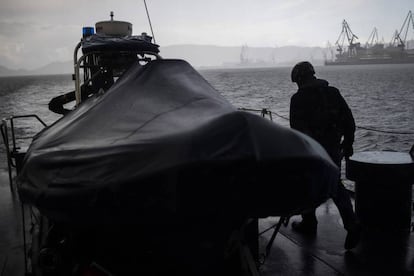 An auxiliary boat aboard the customs patrol vessel ‘Alcotán.’