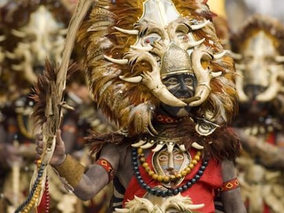 Fila de jud&iacute;os, de la Escuadra del Mig, en las Fiestas de Moros y Cristianos en Alcoi en una imagen de archivo. 