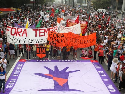 Manifestação na Avenida Paulista, neste domingo.