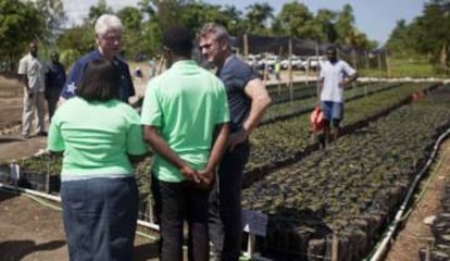 El actor Sean Penn y Bill Clinton en Haití.