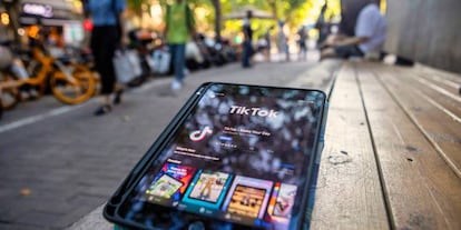 Aplicación TikTok en una tablet, en Shanghái (China).