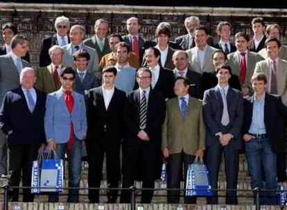 Representantes de Sogecable, toreros, empresarios y apoderados, ayer en La Maestranza.