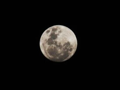 El acontecimiento, que comenzó anoche, se prolonga a lo largo de hoy. La Luna estará más grande y brillante aunque será difícil apreciarlo a simple vista