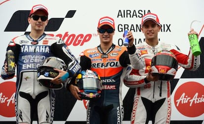 Lorenzo, Pedrosa y Bautista celebran el histórico podio español en Motegi.