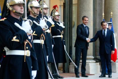 Rajoy recibe a Zapatero en El Eliseo