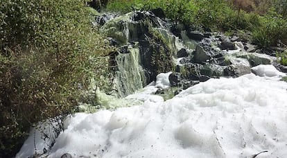 Vertido de aguas residuales en el término municipal de Almonte (Huelva).