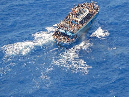 A undated handout photo provided by the Hellenic Coast Guard shows migrants onboard a boat during a rescue operation, before their boat capsized on the open sea, off Greece, June 14, 2023. Hellenic Coast Guard/Handout via REUTERS ATTENTION EDITORS - THIS IMAGE HAS BEEN SUPPLIED BY A THIRD PARTY. TPX IMAGES OF THE DAY
