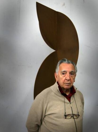 Andreu Alfaro, en su estudio de Godella (Valencia), en 2008.