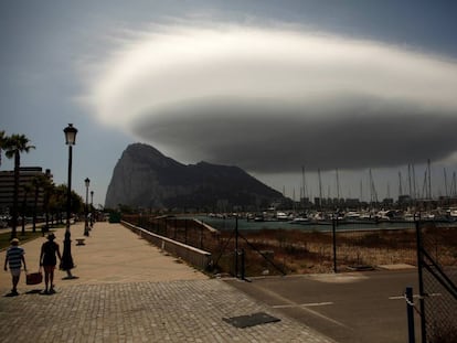 El Peñón de Gibraltar, visto desde el lado español de la verja, en una imagen de archivo.