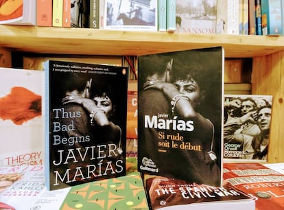 Ediciones en inglés y francés de Así empieza lo malo, de Javier Marías, en la librería madrileña Desperate Literature. Una editora de Bucarest, Grup Media Litera, ha obtenido una ayuda del Ministerio de Cultura de España para traducir la novela al rumano.