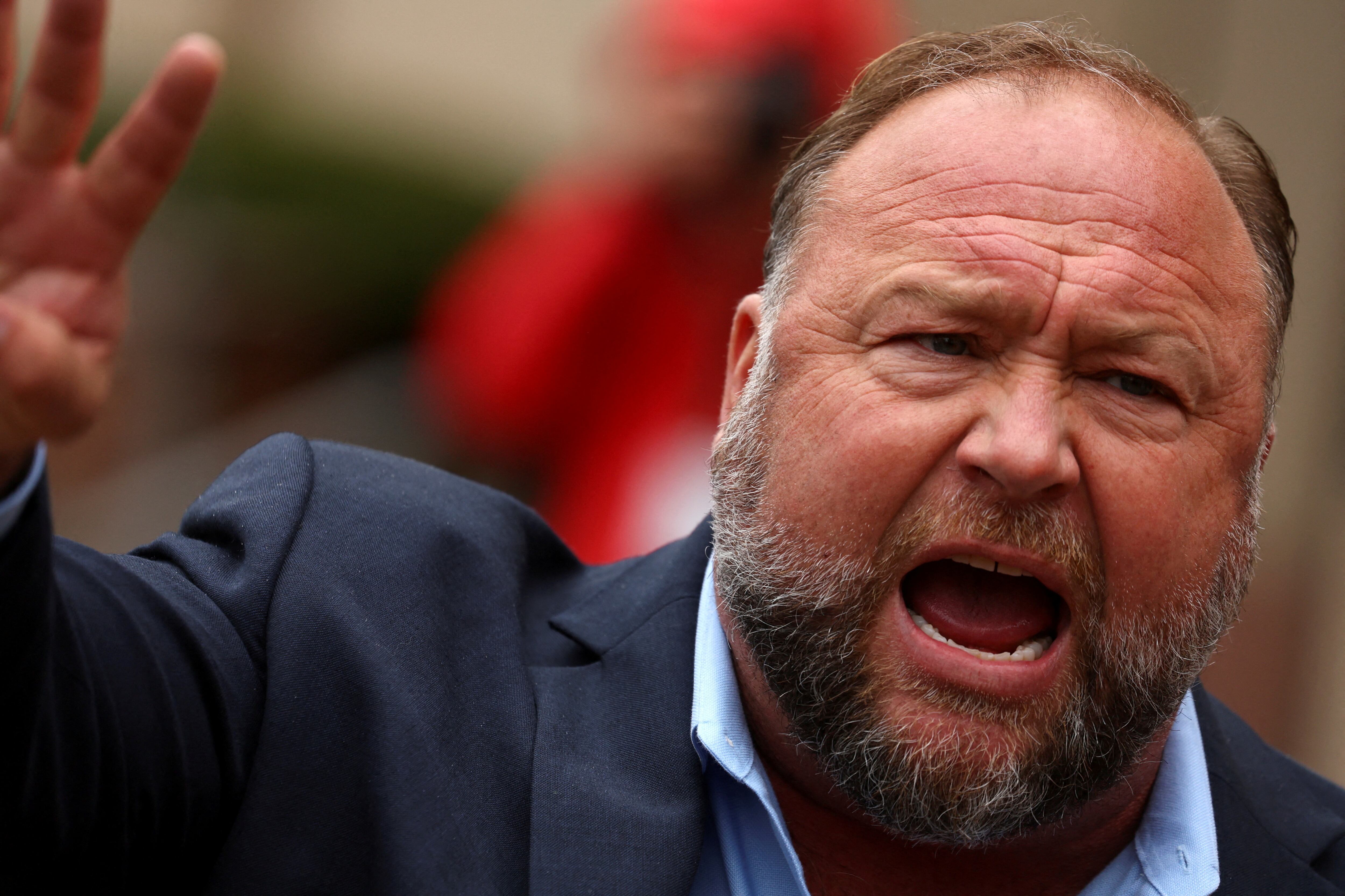 Un juez federal rechaza la compra de Infowars por parte del medio satírico The Onion