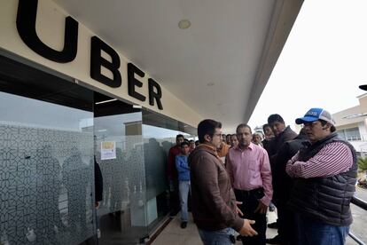 Manifestación de conductores de Uber en Toluca el pasado mes de agosto.