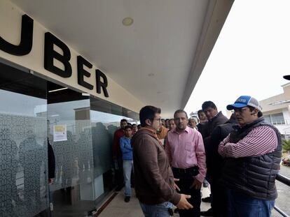 Manifestación de conductores de Uber en Toluca el pasado mes de agosto.