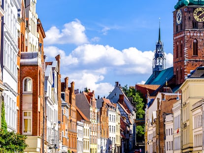 Edificios históricos en el Altstadt de Lübeck, el casco histórico de la ciudad alemana declarado patrimonio mundial.