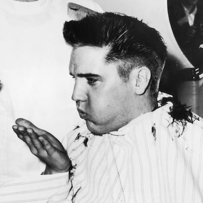 Elvis Presley corte de pelo en 1958