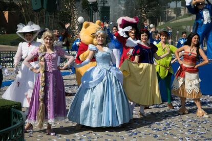 Las princesas de la factoría Disney, durante un momento de los actos.