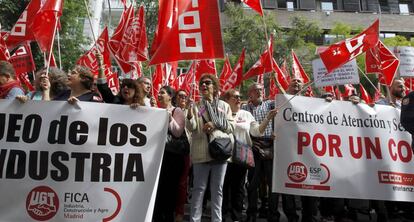 Concentración frente a la sede de CEOE en defensa mejoras salariales y laborales