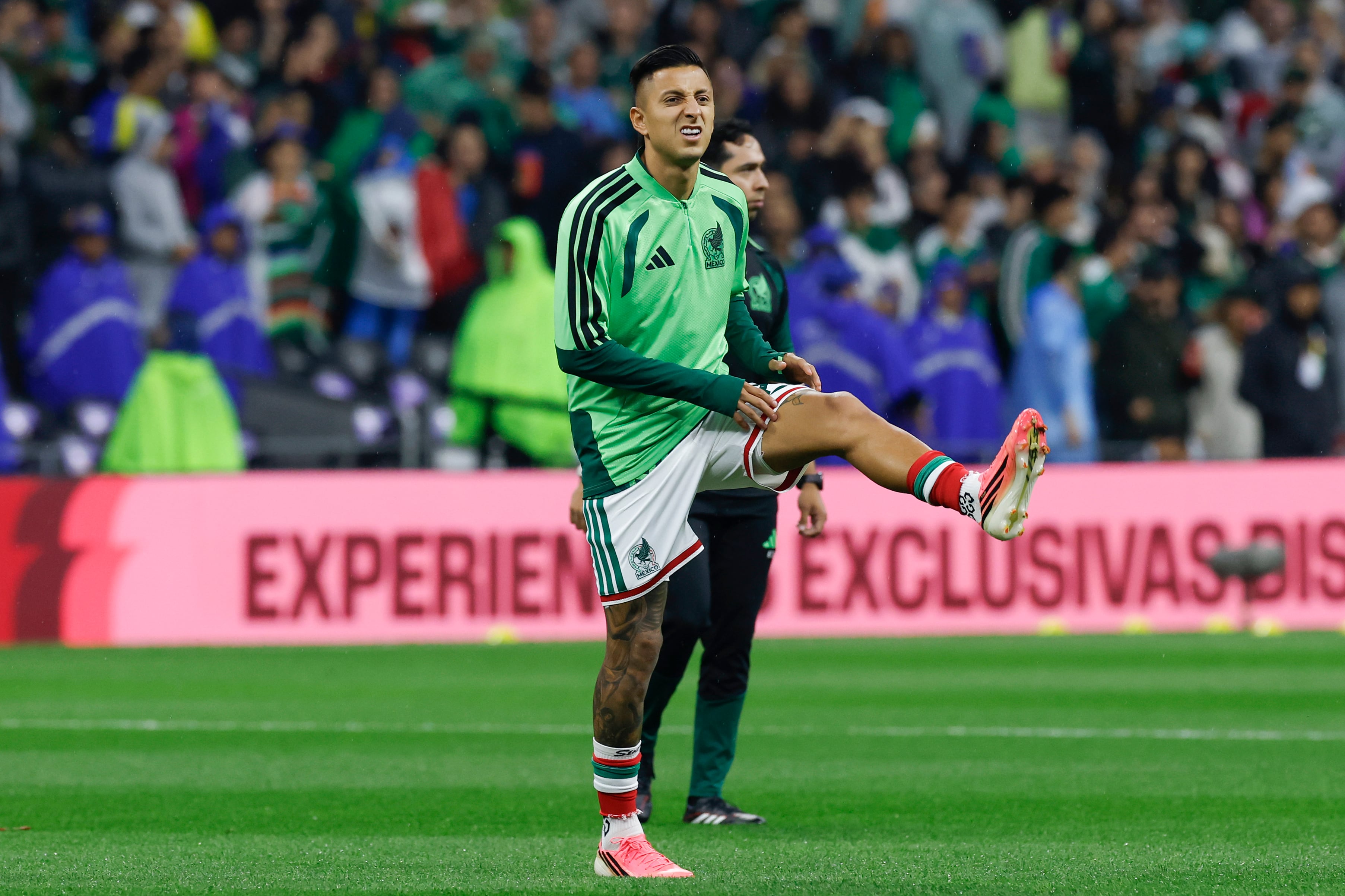 El Piojo Alvarado, líder de asistencias mexicano que sedujo al fútbol inglés