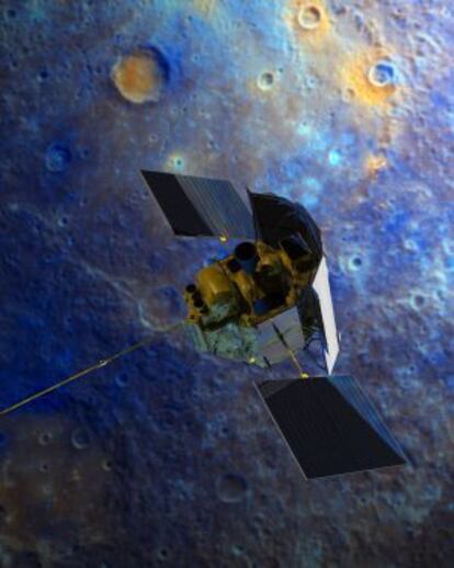 Ilustraci&oacute;n de la sonda espacial &lsquo;Messenger&rsquo; sobre la imagen de la superficie del planeta Mercurio.