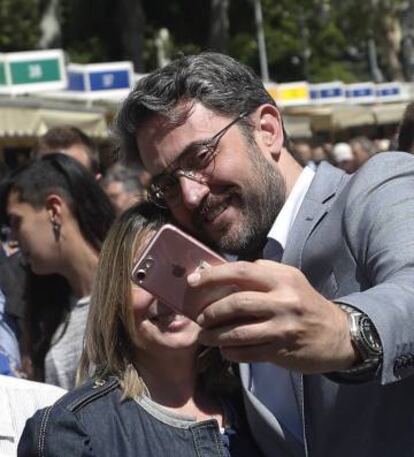 El ministro de Cultura y Deportes, Màxim Huerta, este sábado en la Feria del Libro de Madrid.