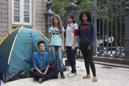 Alunos do colégio estadual Amaro Cavalcanti, na Zona Sul do Rio, ocupado há quase duas semanas.