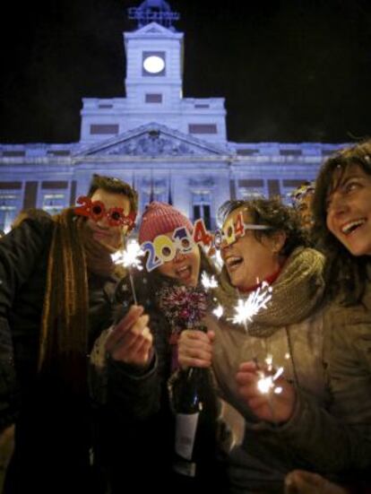 Un grupo de amigos, en las 'preuvas' de la Puerta del Sol.