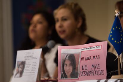 Colectivos de familias de personas desaparecidas durante una conferencia de prensa alerta de género, en Estado de México, en 2019.