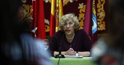 La alcaldesa de Madrid, Manuela Carmena, en el Ayuntamiento de la capital. 