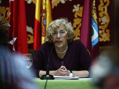 La alcaldesa de Madrid, Manuela Carmena, en el Ayuntamiento de la capital. 