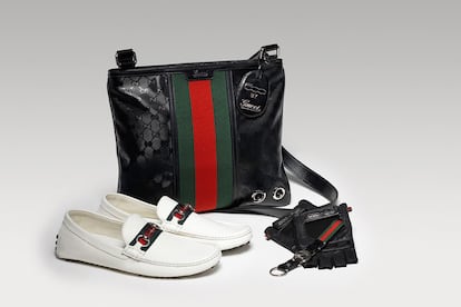 La colección 500 de Gucci es un todo un must para pedalear con estilo. Bolsos de cuero, mocasines de diseño y guantes a juego combinan a la perfección con la bicicleta que el diseñador italiano lanzó al mercado.