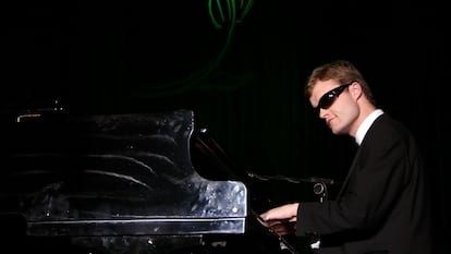 Derek Paravicini en un concierto en Los Ángeles, California, en octubre de 2007.