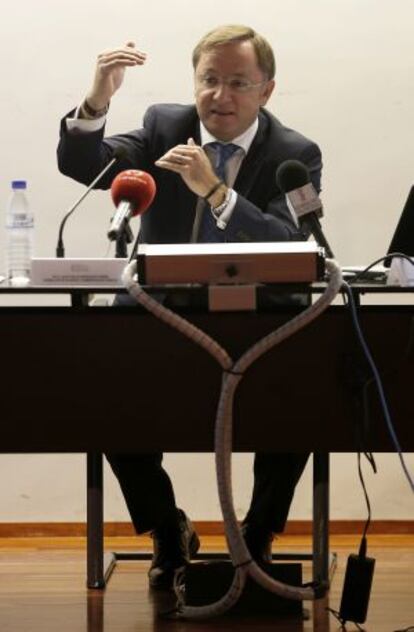 El consejero de Hacienda, Juan Carlos Moragues, durante la presentaci&oacute;n de la cuenta general de la Generalitat.