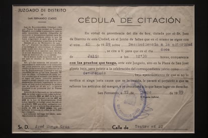 El centro aborda las luces pero también las sombras del artista, como la citación para un juicio en el que acabó condenado por su implicación en un accidente en el que fallecieron dos personas.