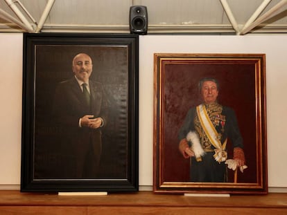 Retratos de Javier Losada y Francisco V&aacute;zquez todav&iacute;a pendientes de colocar en el Ayuntamiento de A Coru&ntilde;a.