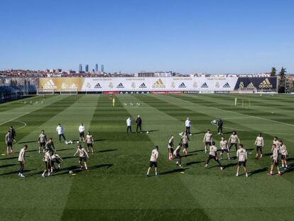 Los jugadores del Madrid, en el último entrenamiento en Valdebebas.