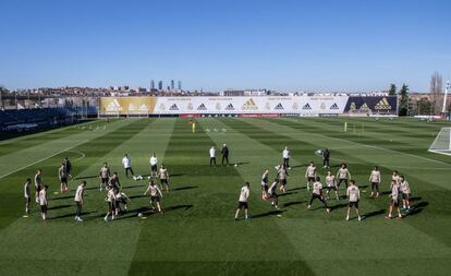 Los jugadores del Madrid, en el último entrenamiento en Valdebebas.