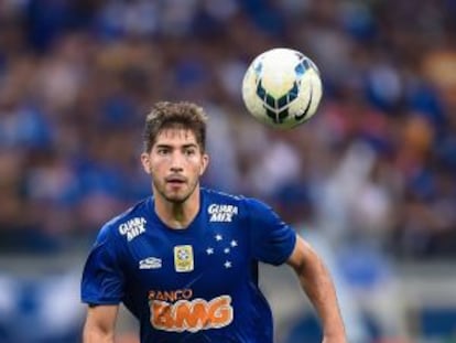 Lucas Silva en un partido con el Cruzeiro.