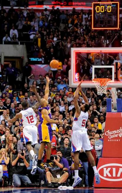 Fisher, en el momento de la canasta en el último minuto ante los Clippers.