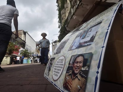 Un cartel con fotografías del dictador Manuel Noriega este miércoles en Ciudad de Panamá.