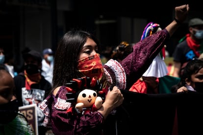 Integrantes del EZLN y el CNI