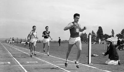 Zamperini gana en Seattle, en 1939, la milla del campeonato universitario de EE UU.