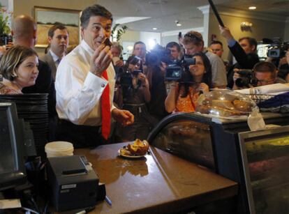 Rick Perry, aspirante republicano a la presidencia, en una cafetería de Portsmouth (New Hampshire), en agosto pasado.
