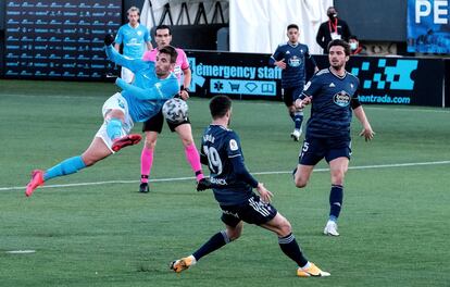 Javi Pérez marca el tercer gol del Ibiza ante el Celta.