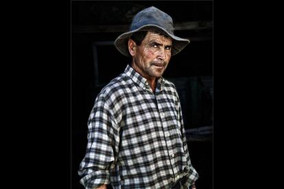 Narciso Carrasqueiras (56 a&ntilde;os), agricultor y ganadero de Ifanes (Miranda do Douro), es de los pocos que regres&oacute; a su aldea tras la emigraci&oacute;n masiva a Francia de muchos convecinos en los a&ntilde;os 60.