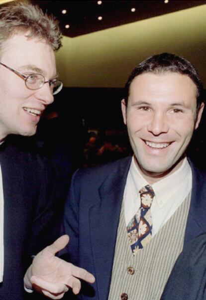 El abogado Jean-Louis Dupont y Jean-Marc Bosman, en 1995.