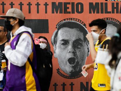 Um mural em protesto contra Bolsonaro no início de junho, na avenida Paulista, em São Paulo.