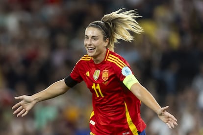 Alexia Putellas celebra el tercer gol de la selección española.