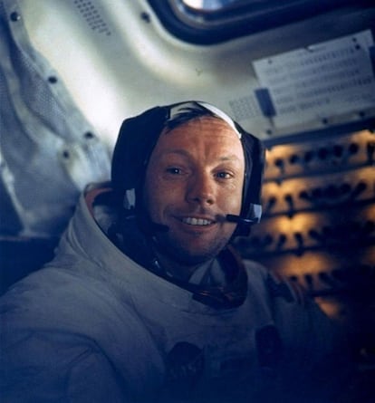 Neil Armstrong, comandante del 'Apollo 11', dentro del módulo lunar mientras este se encontraba en la superficie de la Luna el 20 de julio de 1969.