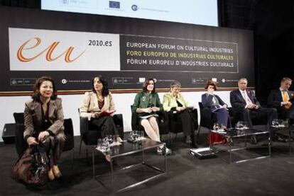 Mesa redonda de los ministros europeos de Cultura que clausuró el encuentro celebrado en Barcelona.