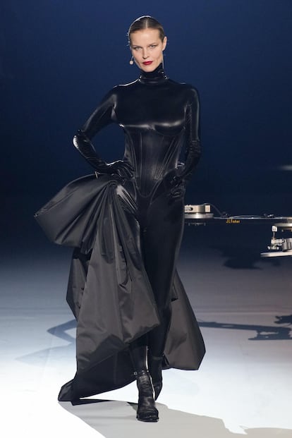 smag-mugler-hc-s23-036